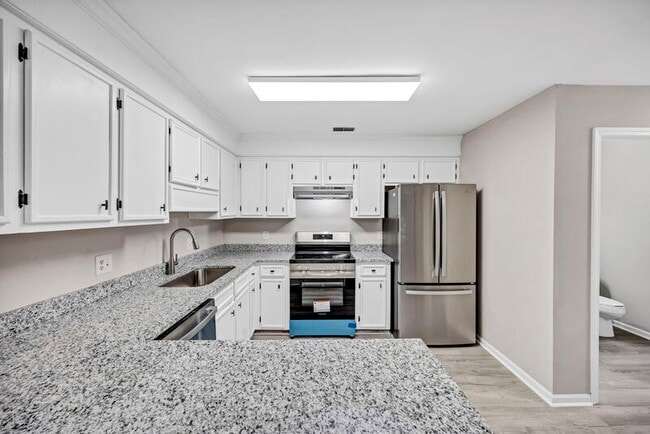 Building Photo - 313 Friarsgate Blvd