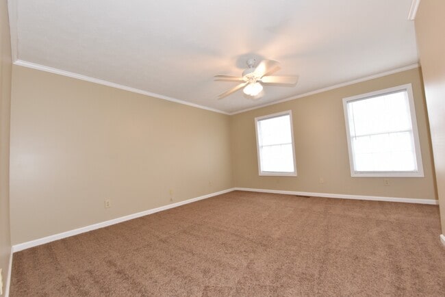 Building Photo - 1098 Chinook St