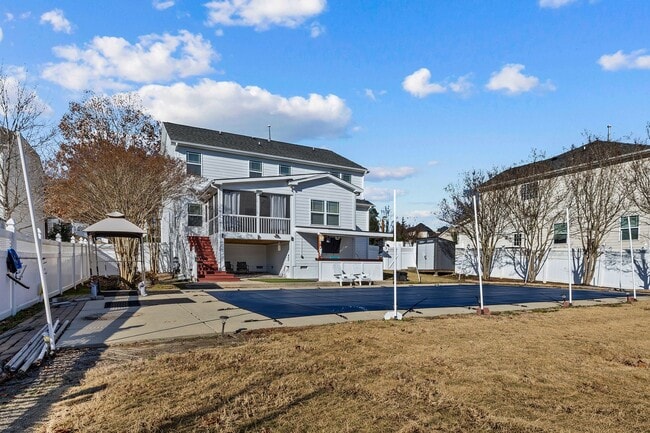 Building Photo - ***Beautiful Knightdale 4/2.5 W/ Private Pool***