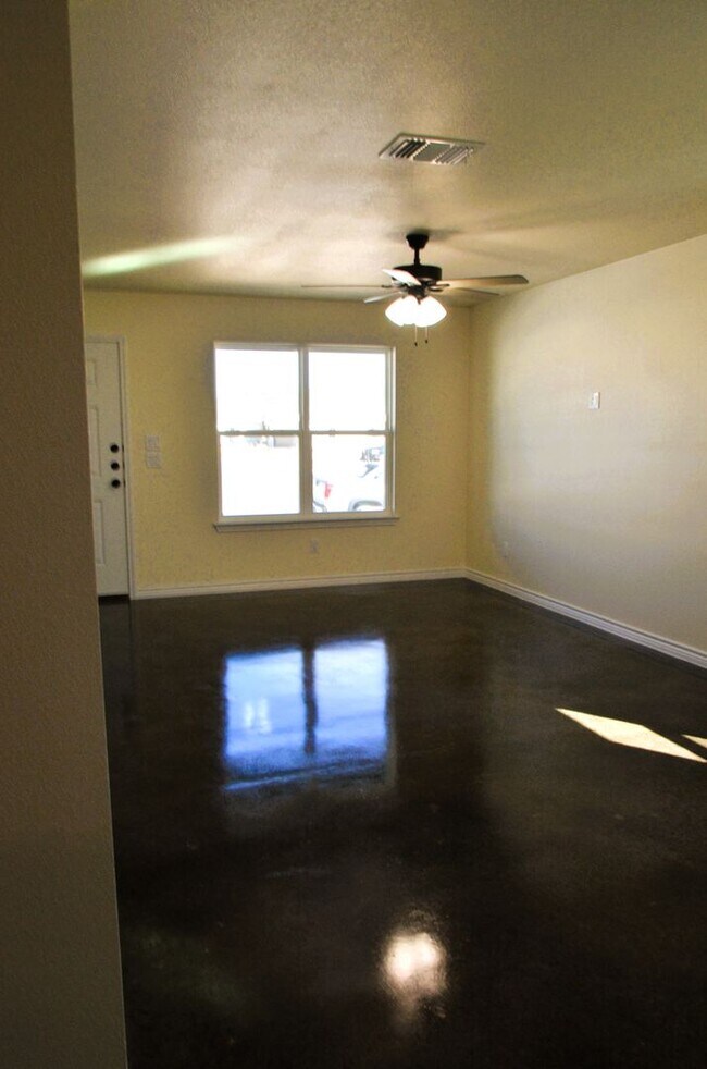 Building Photo - 1001 Cline Dr