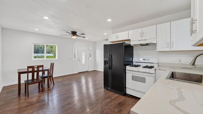 Building Photo - 1216 Butterfield Rd