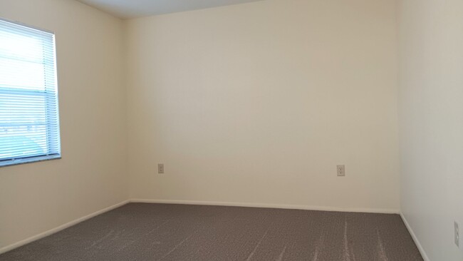 Building Photo - Location is great with this spacious 2-bed...
