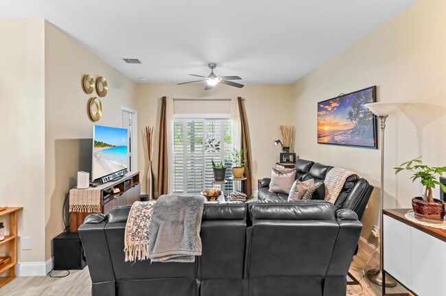 Building Photo - 3043 Grandiflora Dr