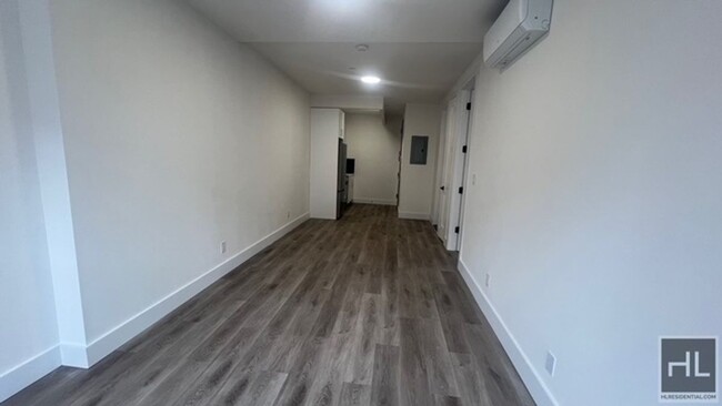 Building Photo - FRESHLY GUT RENOVATED LARGE 1 BEDROOM ROGE...