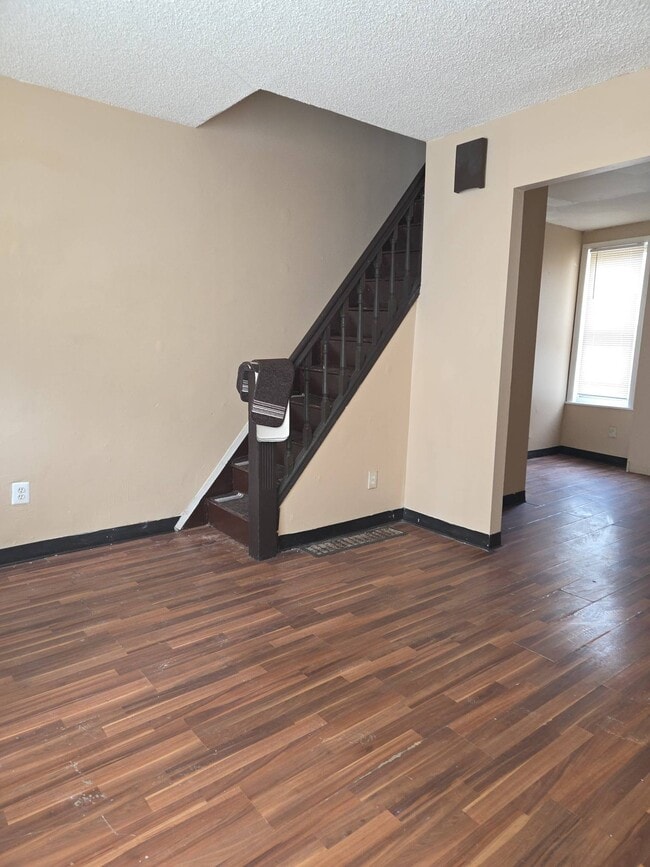 Building Photo - 2219 Winton St