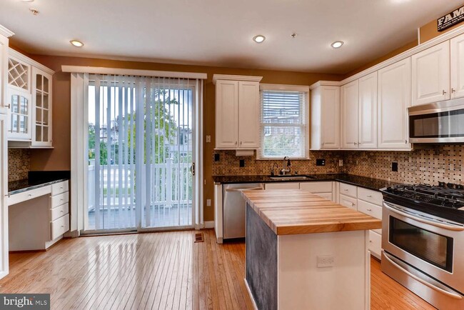 Building Photo - 1290 Harbor Island Walk