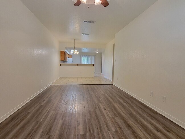 Building Photo - 914 Crymes Ln