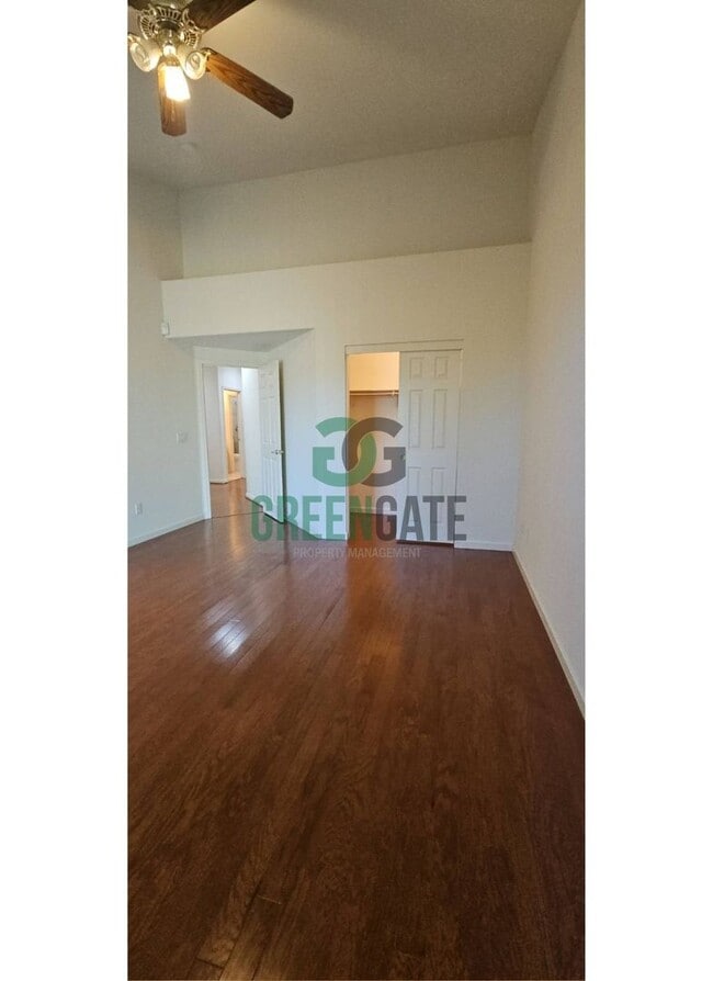 Building Photo - Available Now! 3 Bedroom 2 Bath Spacious Home in Tracy!!