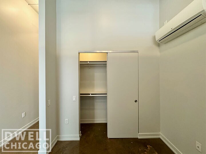 Building Photo - 640 N La Salle Dr