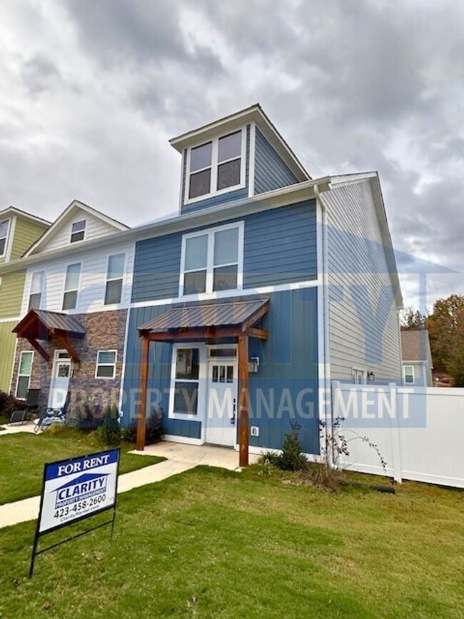 Primary Photo - Beautiful three bedroom townhome!