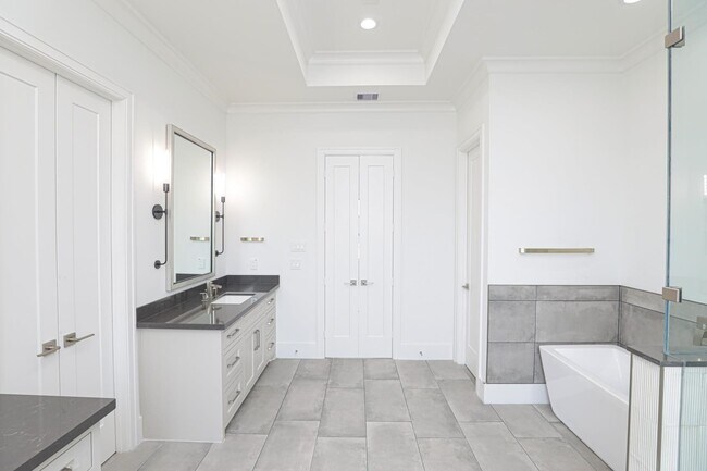 Building Photo - 2122 Blalock Rd