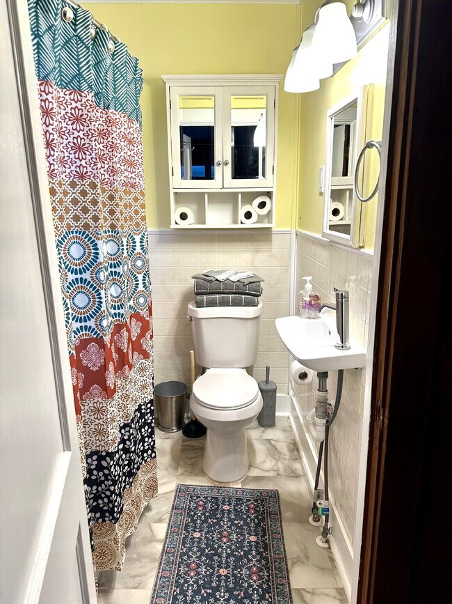 Building Photo - FURNISHED in Fondren!