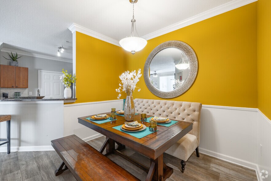 2BR, 2BA - 1,299SF - Dining Area - Preston Run Apartments