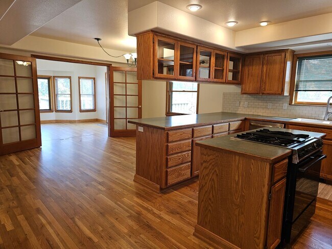 Building Photo - Incredible Hauser Lake Waterfront Home for...