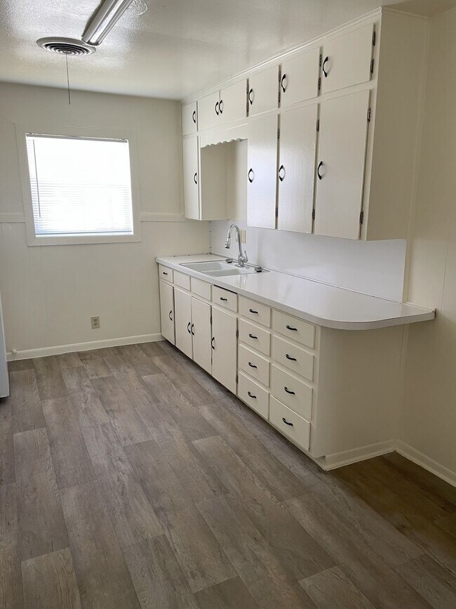 Building Photo - Move in Ready - S. 53rd St Temple Texas