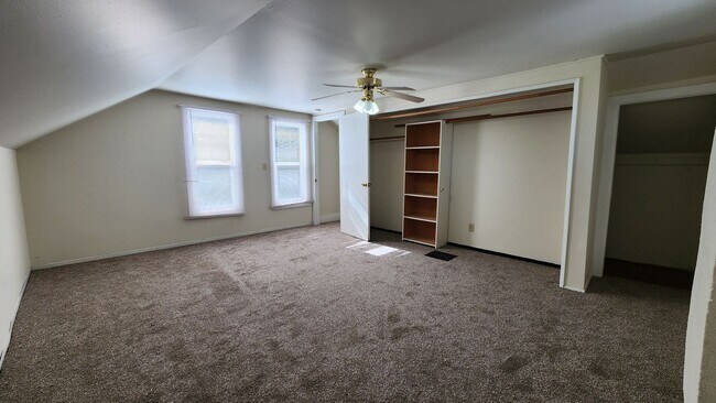 Building Photo - South Hill Home!! Available Now!