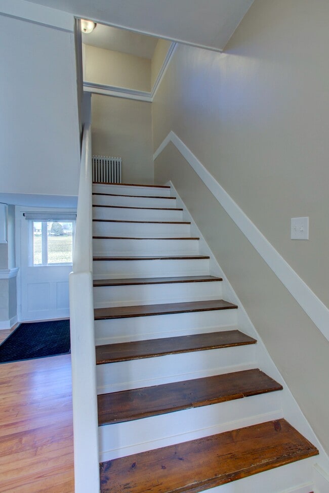 Building Photo - 796 Long Ln