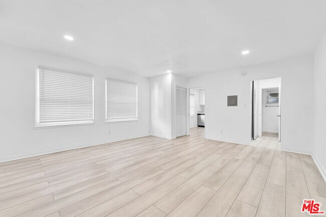 Building Photo - 926 N Spaulding Ave