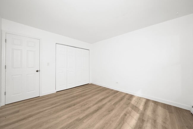 Building Photo - 8820 Robin Dr
