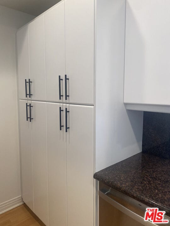 Building Photo - 1862 S Bentley Ave