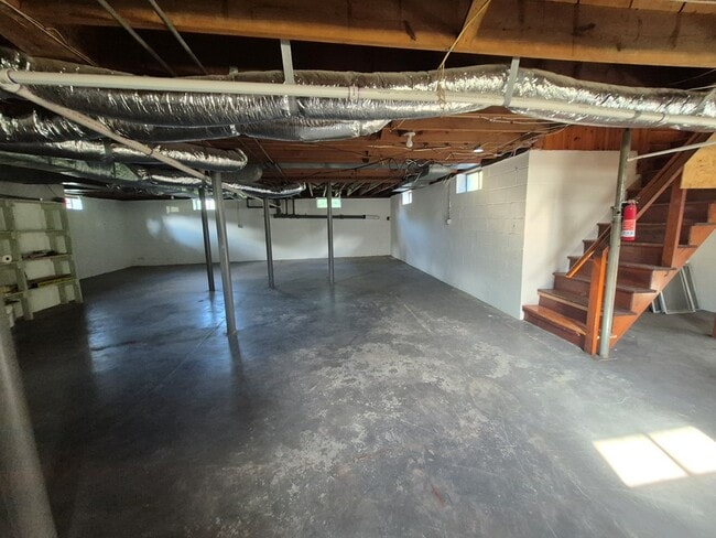 Building Photo - 250 Gillespie Dr NE