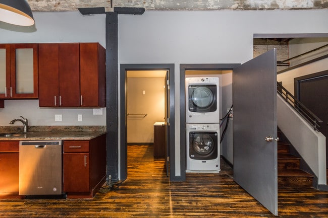 Building Photo - 1813 N Howard St