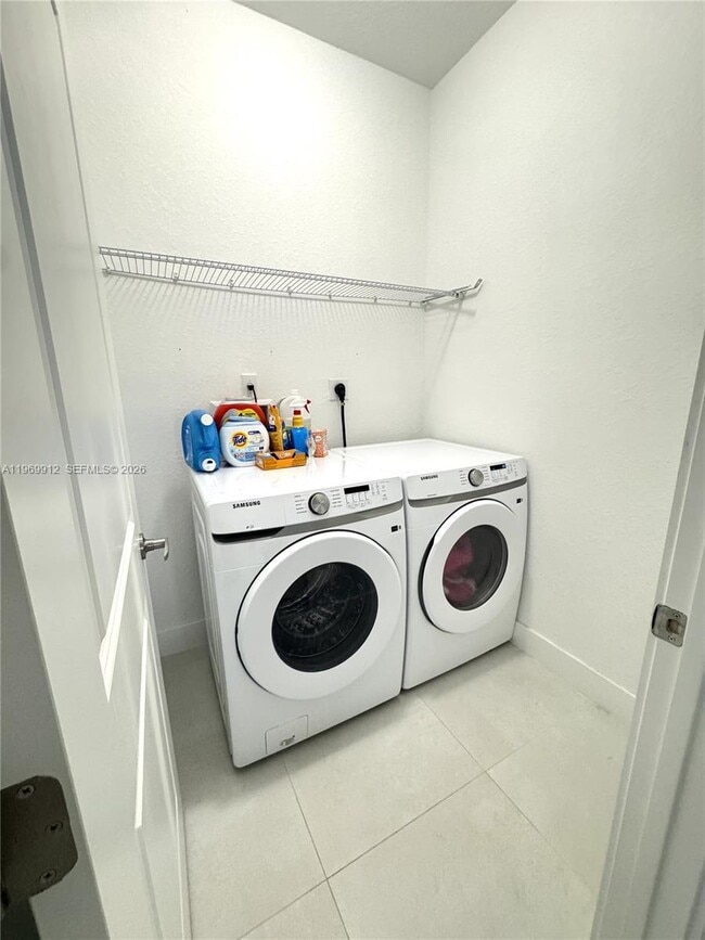 Building Photo - 13627 SW 157th Ct