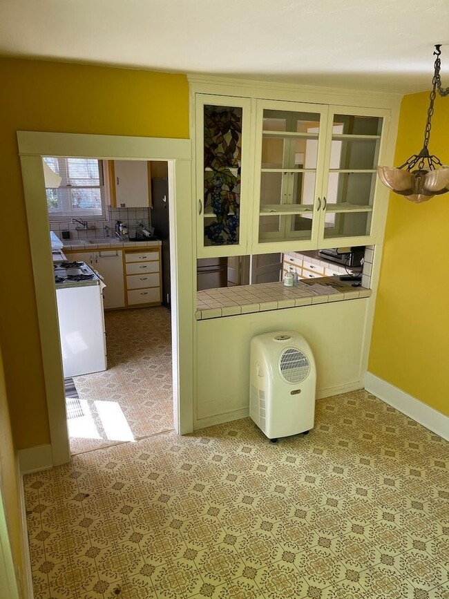 Building Photo - Chula Vista 4.5 Bedrooms and 3 Bathrooms -...