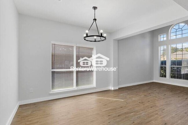 Building Photo - MOVE IN READY Denton Home