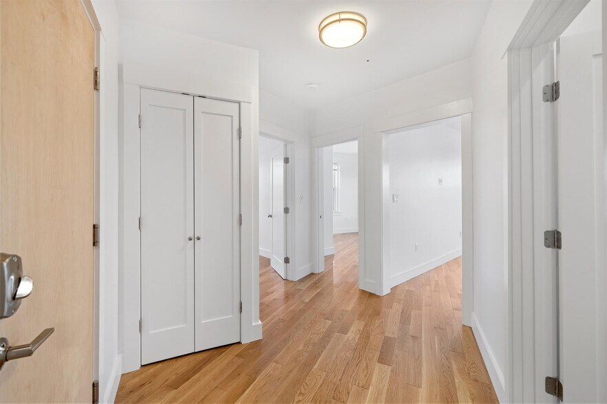 Building Photo - 401 Columbia St