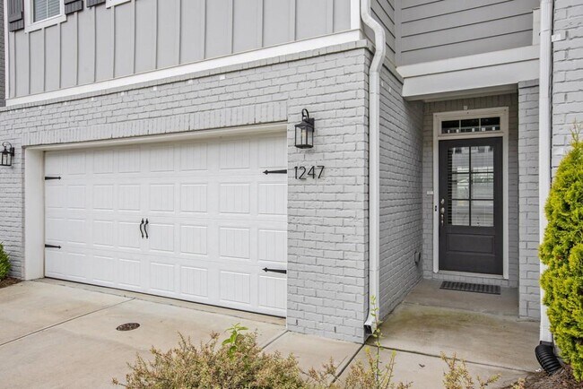 Building Photo - 1247 Winterhaven Dr