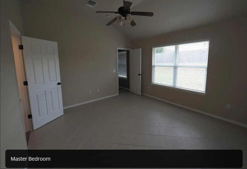 Building Photo - 233 Tecumseh Meadows Dr