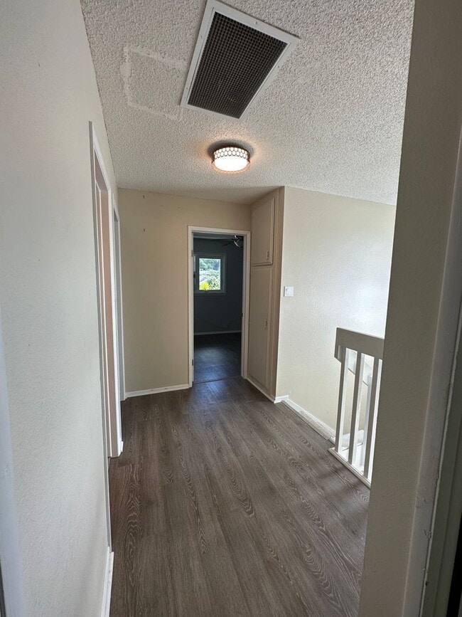 Building Photo - 1058 Awawamalu St