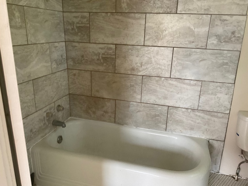 Building Photo - 1825-1823 Reuter Ave