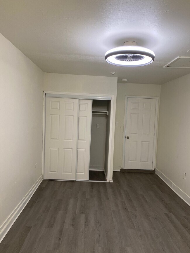 Building Photo - 1104 Glenn Dr