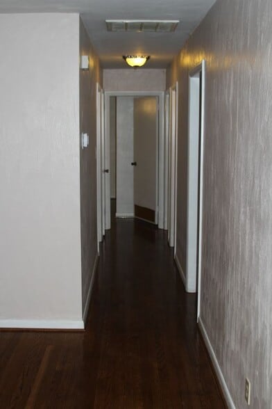 Building Photo - 105 bailey road