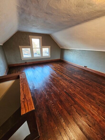 Building Photo - 1926 7th St