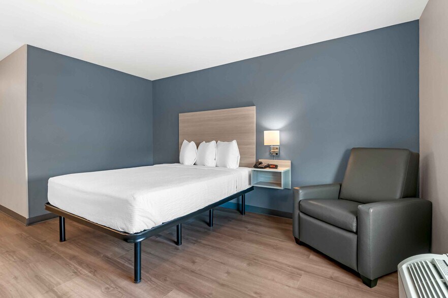 Building Photo - Furnished Studio-Wildwood