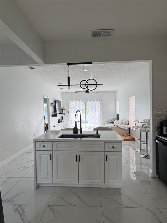 Building Photo - 2047 Meadow Pond Way