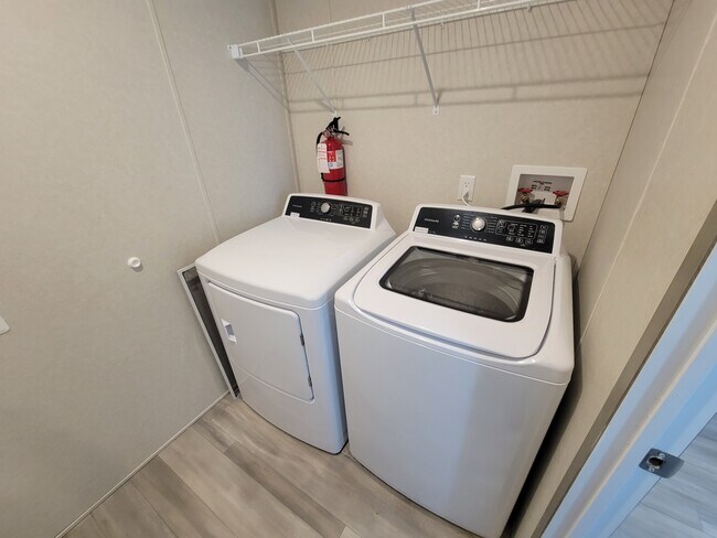 Building Photo - 9634 Seaway Dr