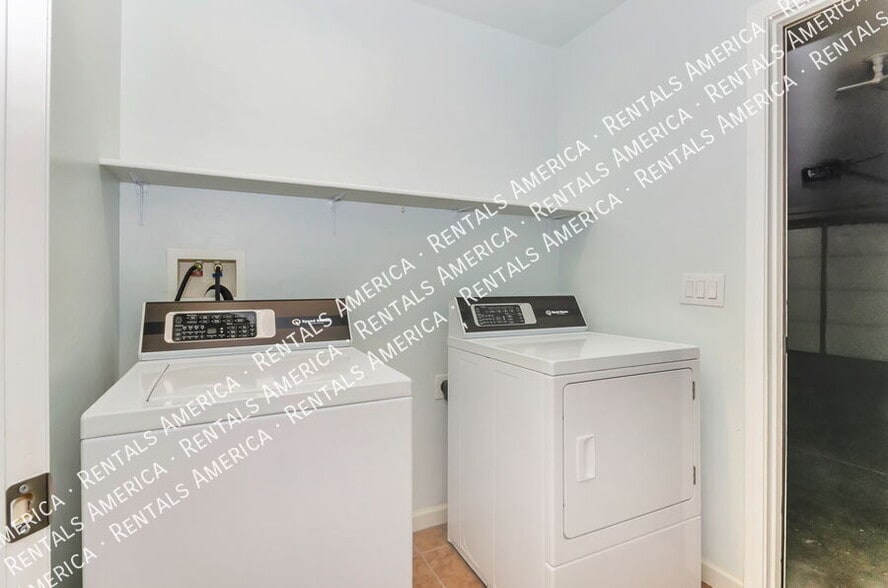 Building Photo - 4976 W Rosebay Dr