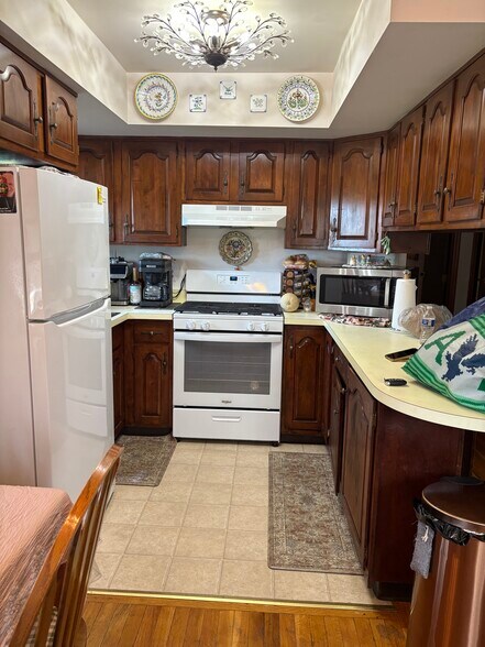 Kitchen - 26 Orchard Crest Dr