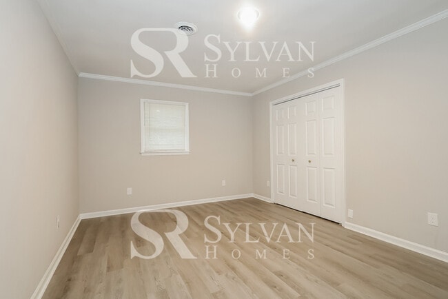 Building Photo - Enjoy living the good life in this 3 bedroom, 2.5 bathroom home