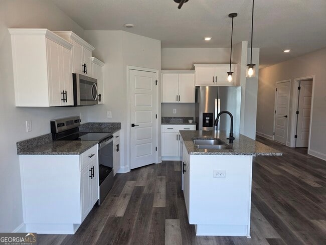 Building Photo - 123 Susan Dr