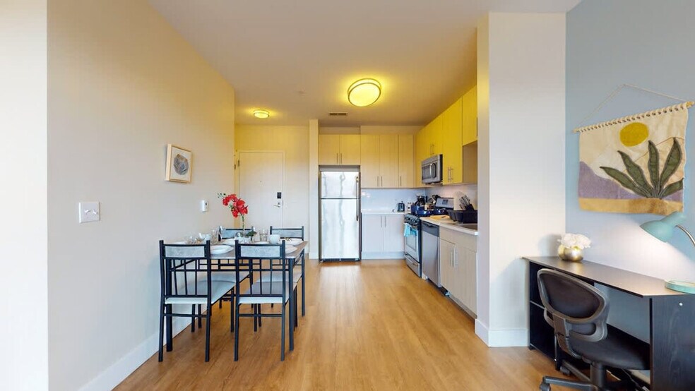 Building Photo - 545 Bedford St