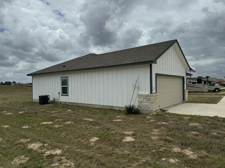 Building Photo - 180 Turnberry Dr