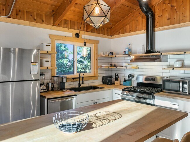 Building Photo - 587 Arrowhead Villa Rd