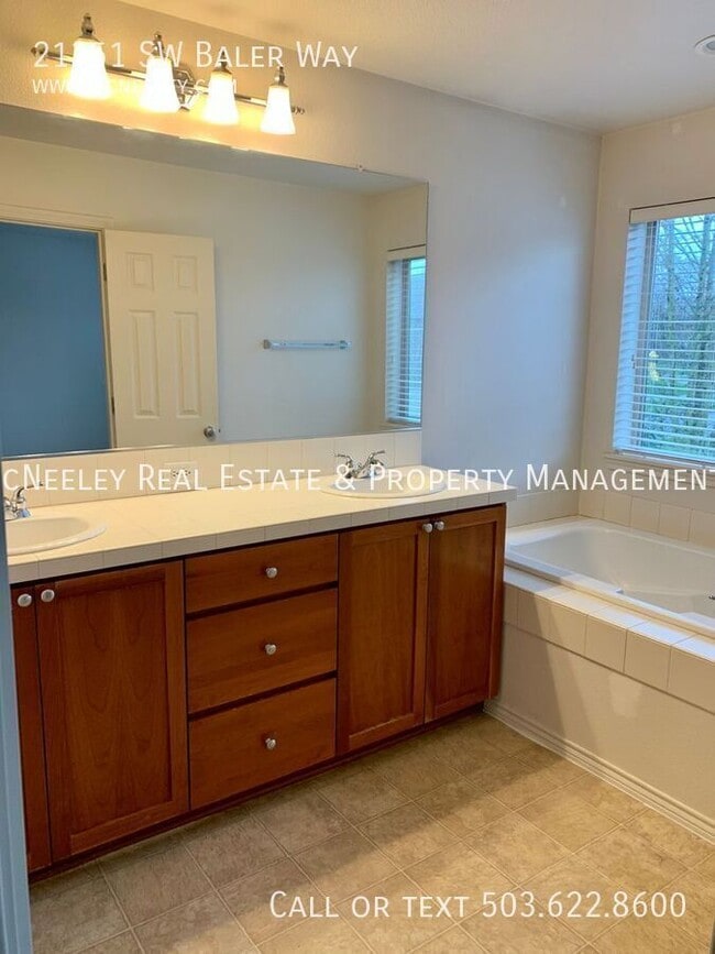 Building Photo - 21351 SW Baler Way