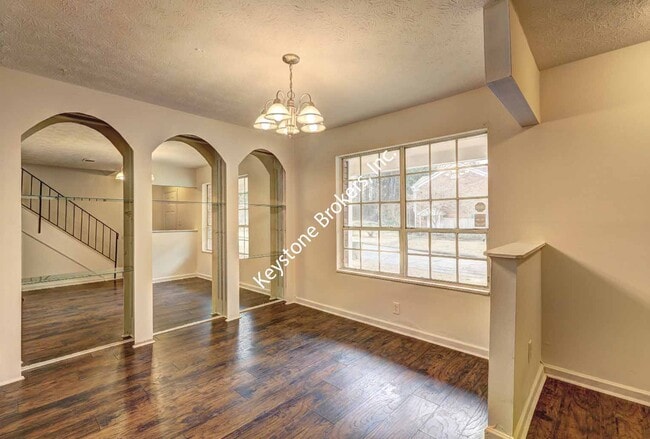 Building Photo - 2597 Stratford Ln