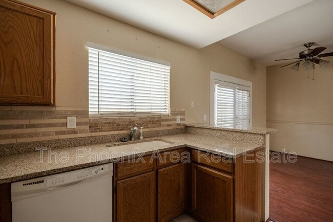 Building Photo - 2985 N Oregon St